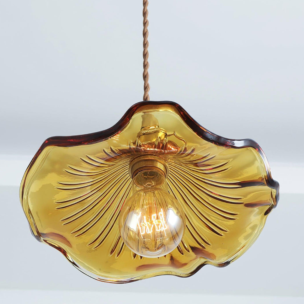 Stilfuld Lampe med Hibiscus-blomst