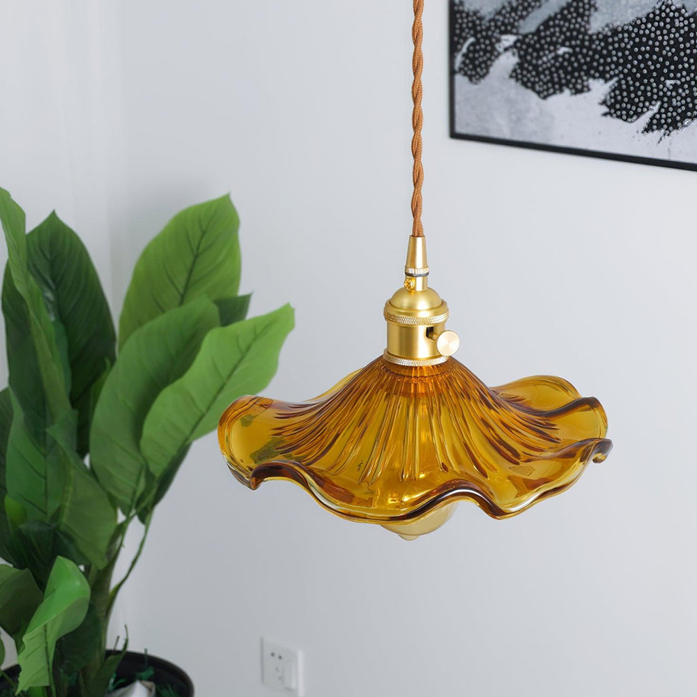 Stilfuld Lampe med Hibiscus-blomst