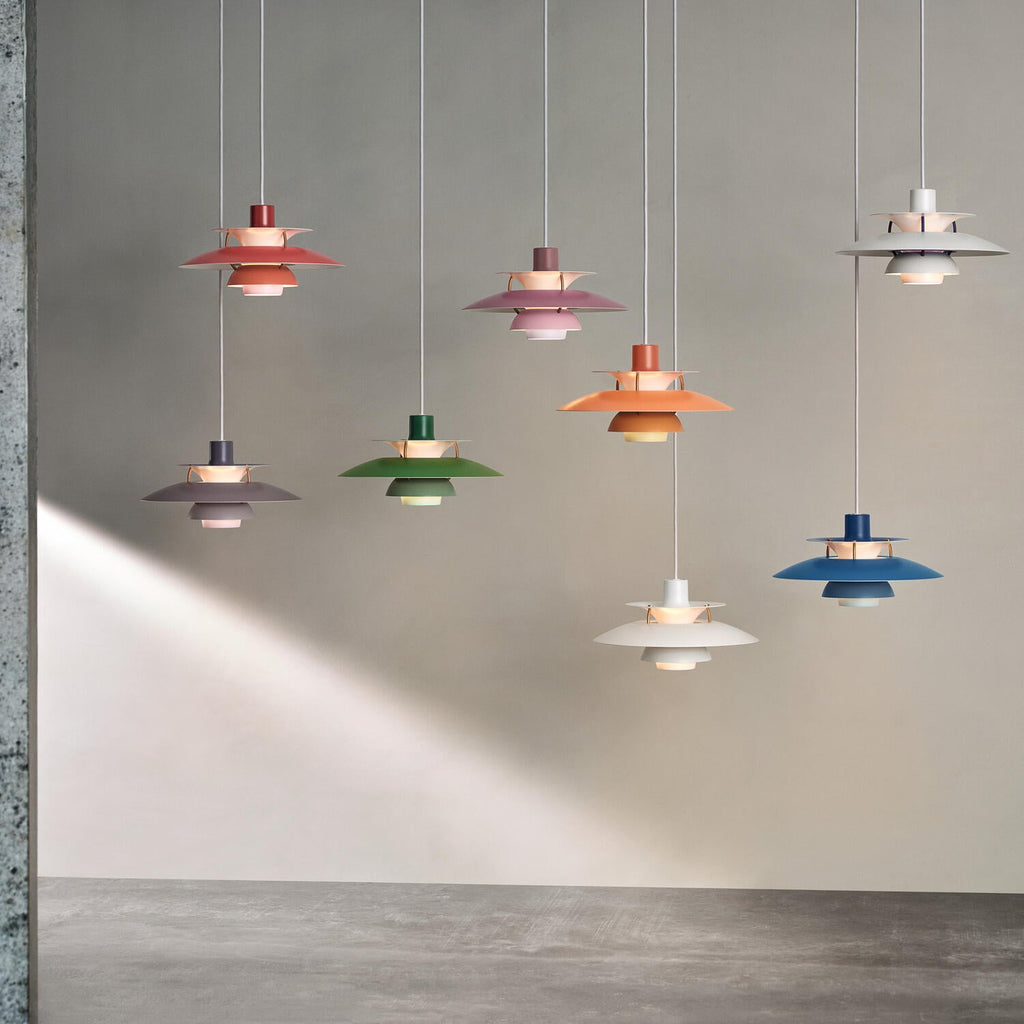 PH 5 Pendelleuchten in verschiedenen Farbtönen, ideal für die Gestaltung jedes Raumes mit hochwertigem Design und Licht.