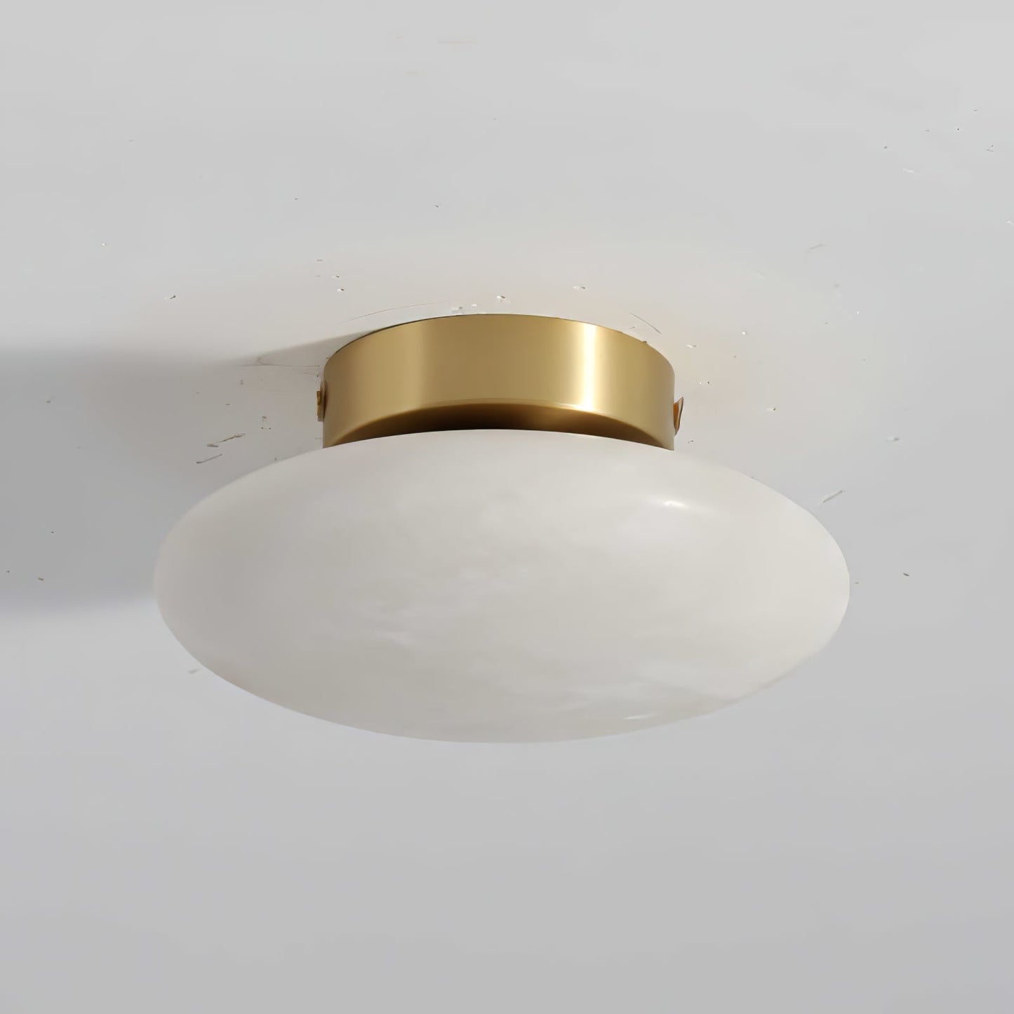 Oval loftslampe i alabast