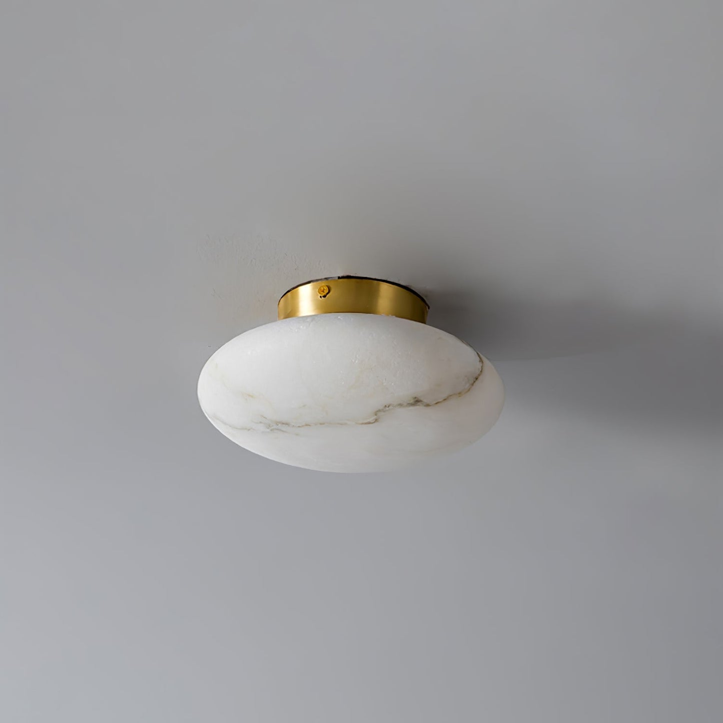 Oval loftslampe i alabast