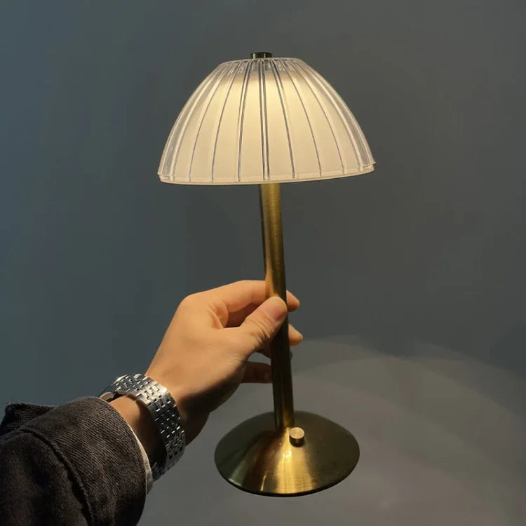 Ledningsfri bordlampe i krystalmetal